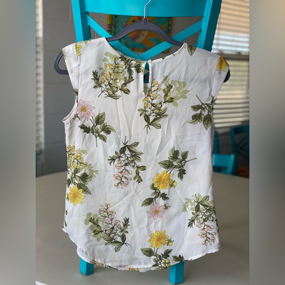 Candie’s floral top - Picture 2 of 3